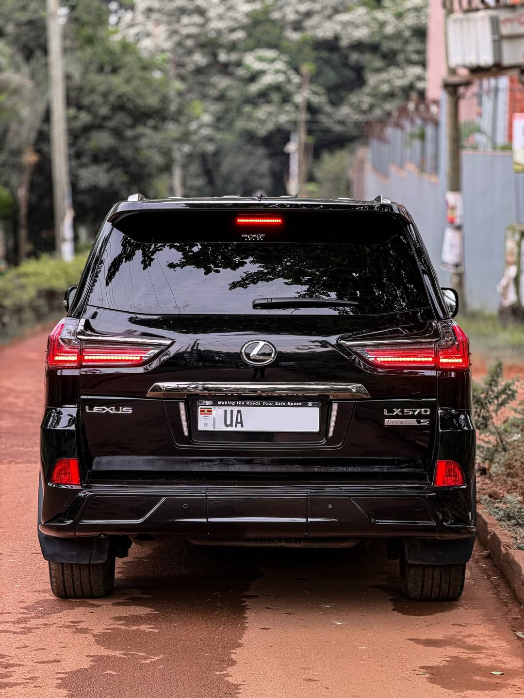 2017 Lexus LX 570 Black Edition S exterior photo 2